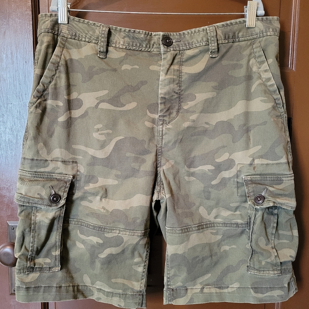 2/$20 Men's Aeropostale cargo shorts sz 36